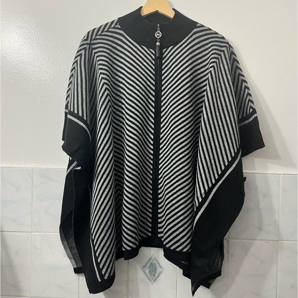 ANNE KLEIN Zip Front Cape/Poncho Black/Grey with Zipper and Emblem Size Small - Picture 1 of 9